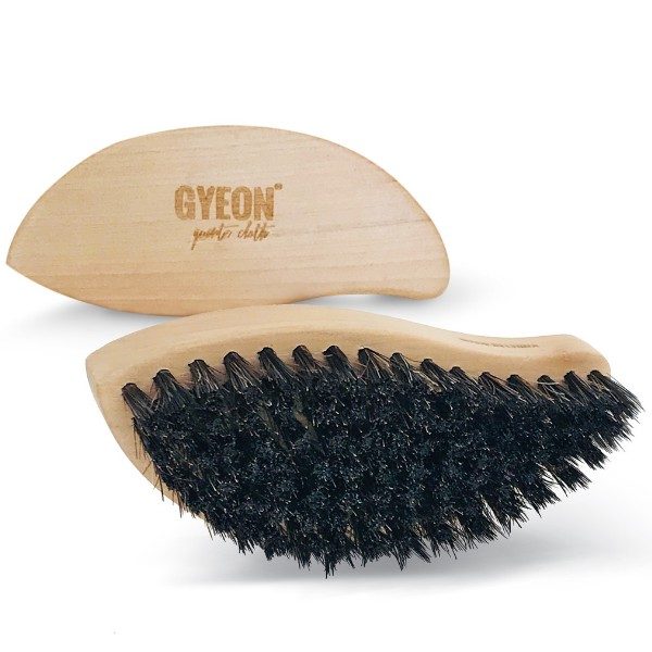GYEON – Q²M LEATHER BRUSH – ESCOBILLA PARA CUEROS
